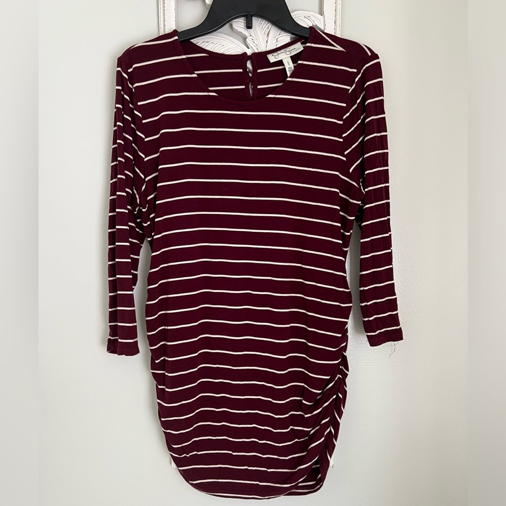 Jessica Simpson maternity shirt